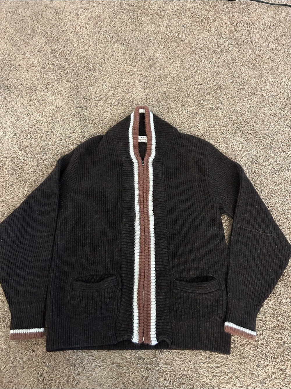 Men’s large bulky knit lambs wool blend large by famous cardigan